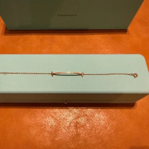 Tiffany & Co. Smile Bracelet in Rose Gold - Picture 2 of 5